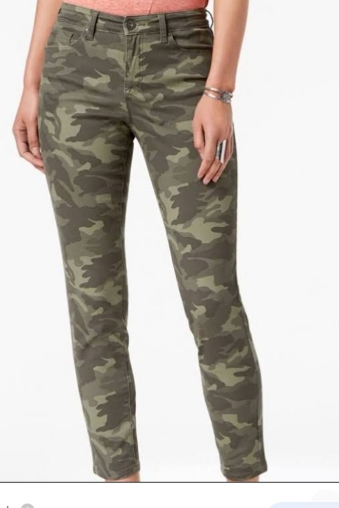 Camouflage Camo jegging pants sz 16w Never Worn